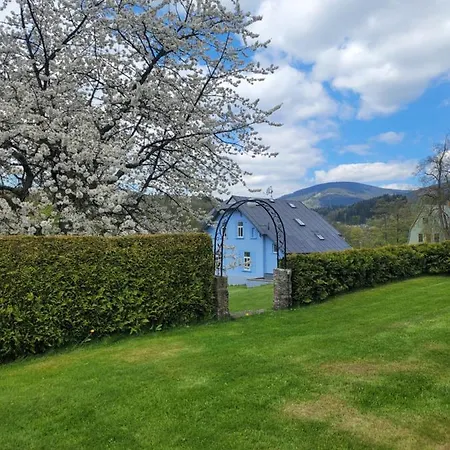 Blue 招待所 乌帕河畔斯沃博达