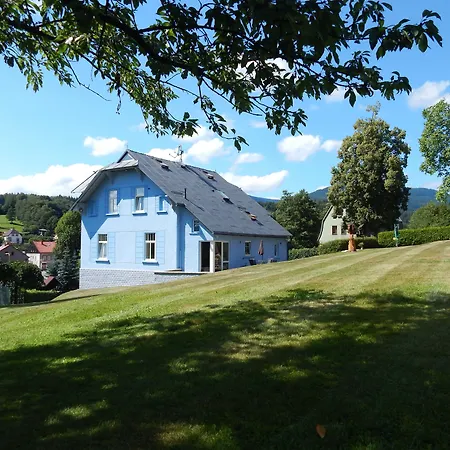 Blue 招待所 乌帕河畔斯沃博达